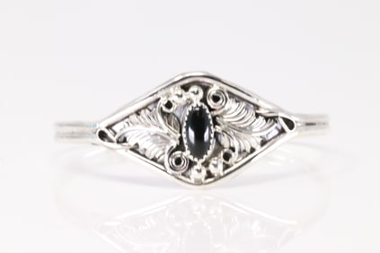 Native America Navajo Sterling Silver Black Onyx Bracelet Cuff By Harry B.Yazzie.