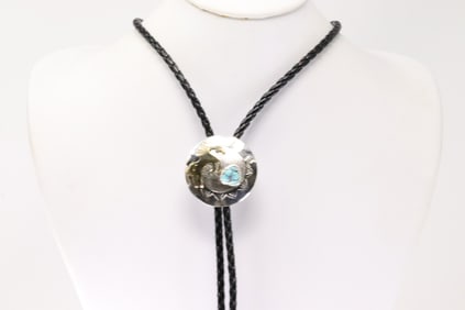 Native America Navajo Sterling Silver Turquoise Bolo Necklace.