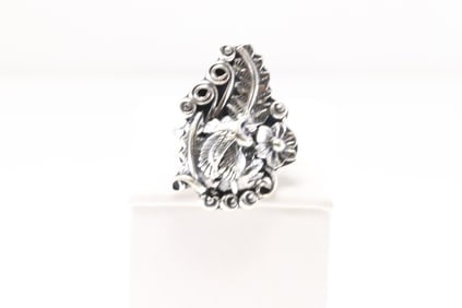 Native America Navajo Sterling Silver Stamped Floral Ring By Harry B. Yazzie.