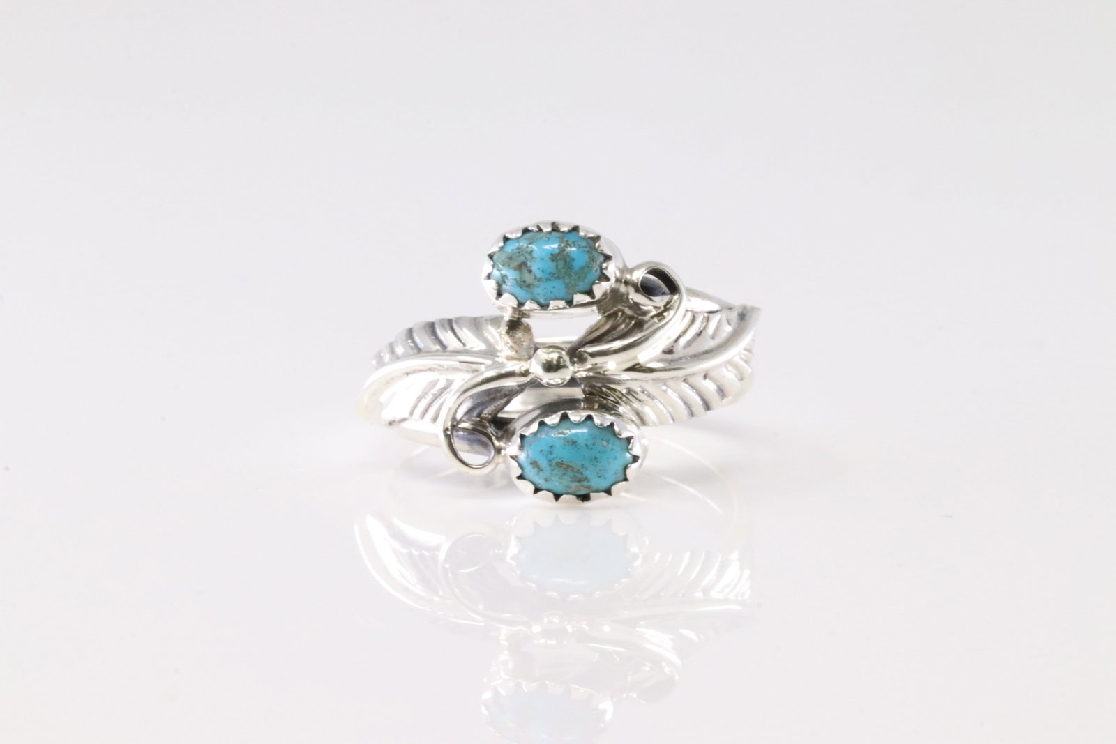 Native America Navajo Sterling Silver Turquoise Feather Ring By Harry B. Yazzie.: This is a Native America Navajo Sterling Silver Turquoise Feather Ring By Harry B. Yazzie. Ring Size: 7.50.