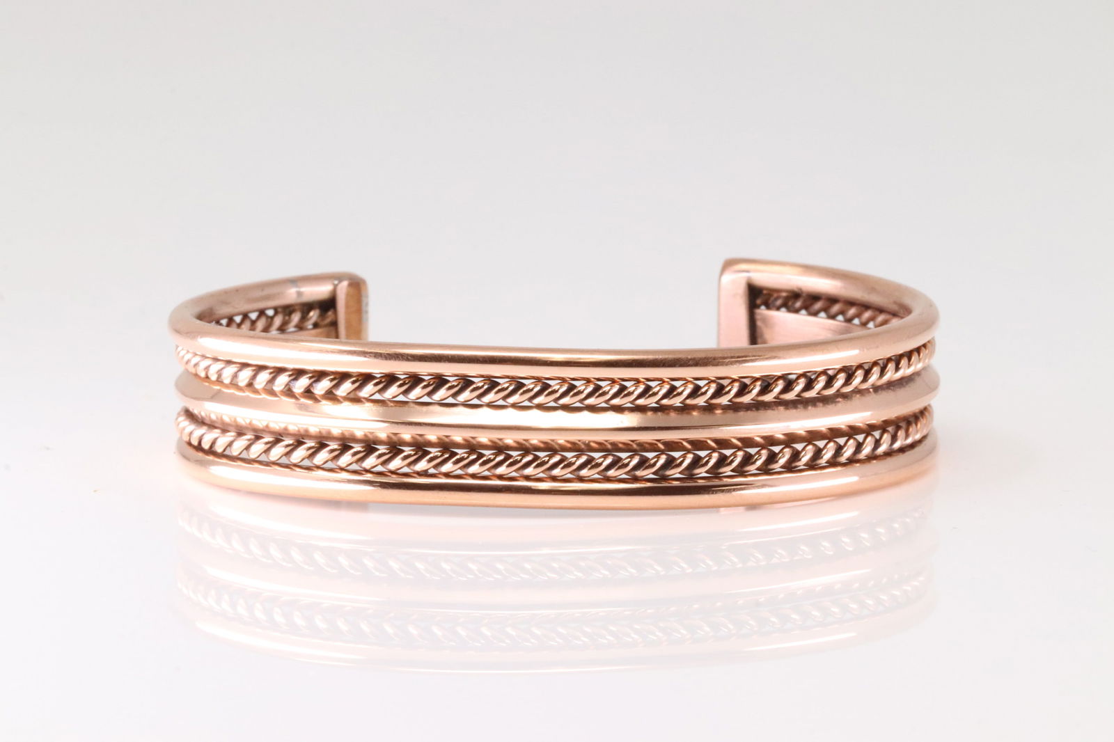 Native America Navajo Copper Bracelet Cuff By Elaine Tahe.: This is a Native America Navajo Copper Bracelet Cuff By Elaine Tahe.