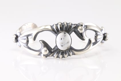 Native America Navajo Sterling Silver White Buffalo Bracelet Cuff By Chimnes Butto.