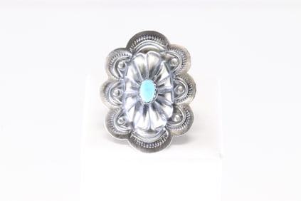 Native America Navajo Sterling Silver Turquise Conch Ring.