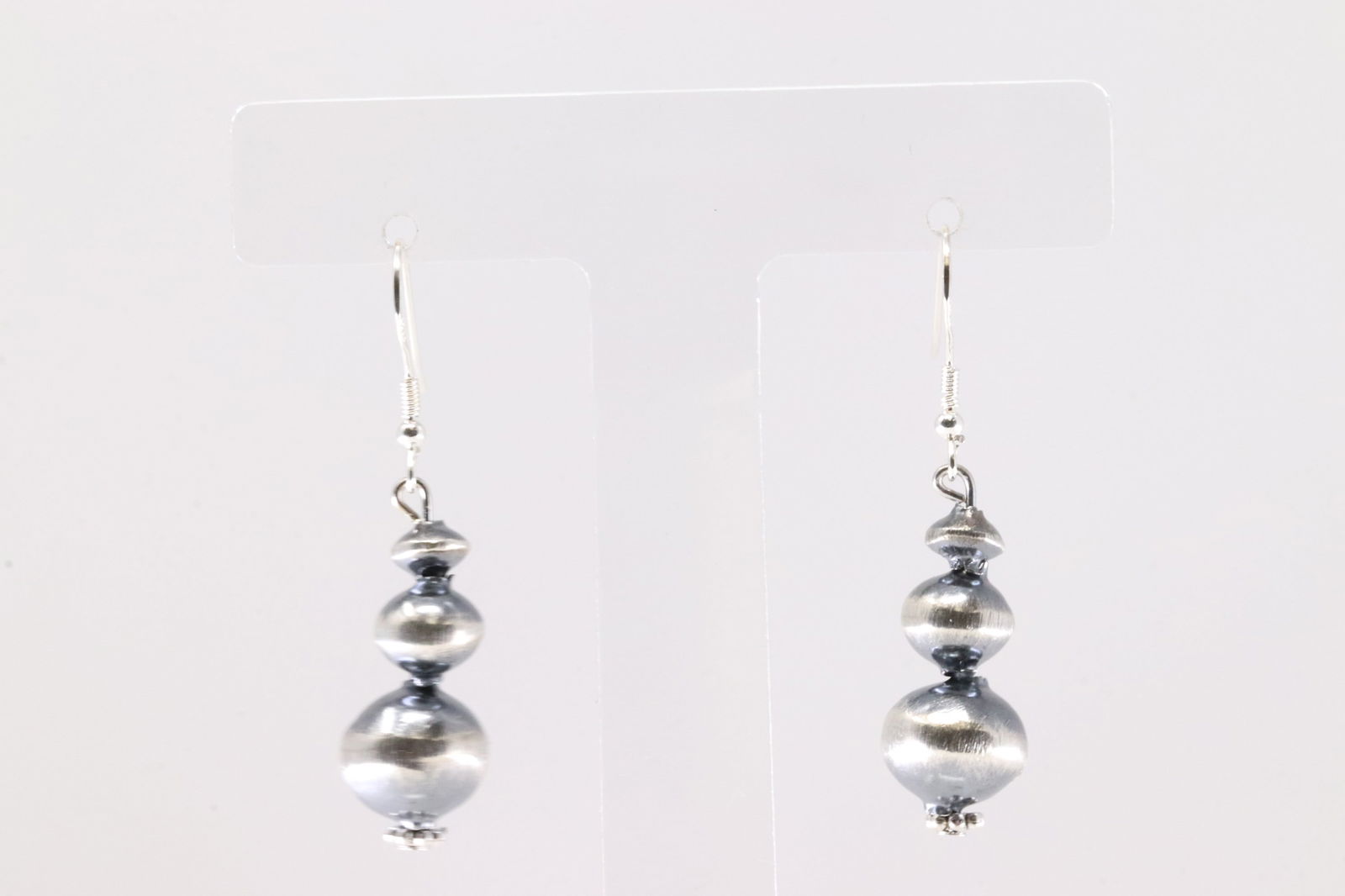Native America Navajo Sterling Silver Pearl Beaded Dangling Earring's By Treva Jim.: This is a Native America Navajo Sterling Silver Pearl Beaded Dangling Earring's By Treva Jim.