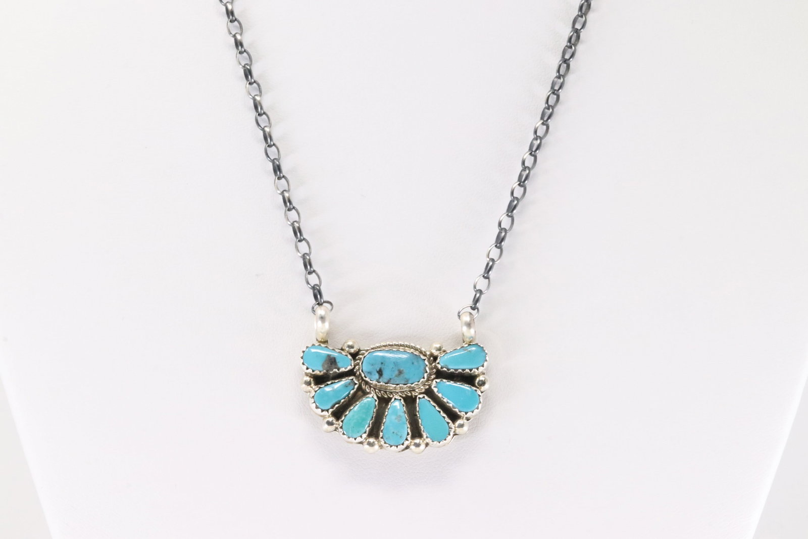 Native America Navajo Sterling Silver Kingman Turquoise Necklace By Alicia Wilson.: This is a Native America Navajo Sterling Silver Kingman Turquoise Necklace By Alicia Wilson. Necklace length: 16.00"