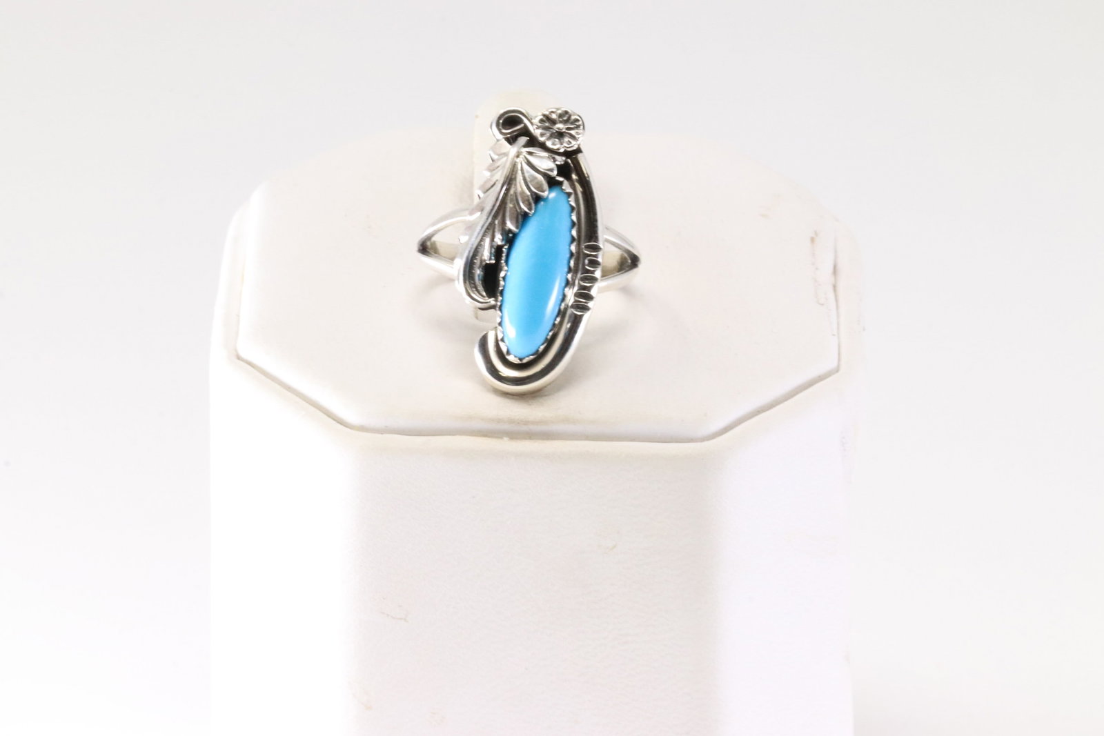 Native America Navajo Sterling Silver Turquoise Feather Ring By Arlene Lewis.: This is a Native America Navajo Sterling Silver Turquoise Feather Ring By Arlene Lewis. Ring Size: 6.00.