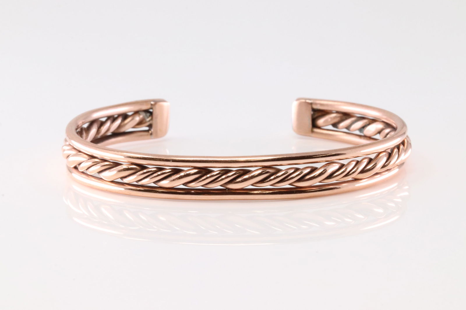 Native America Navajo Copper Bracelet Cuff By Elaine Tahe.: This is a Native America Navajo Copper Bracelet Cuff By Elaine Tahe.