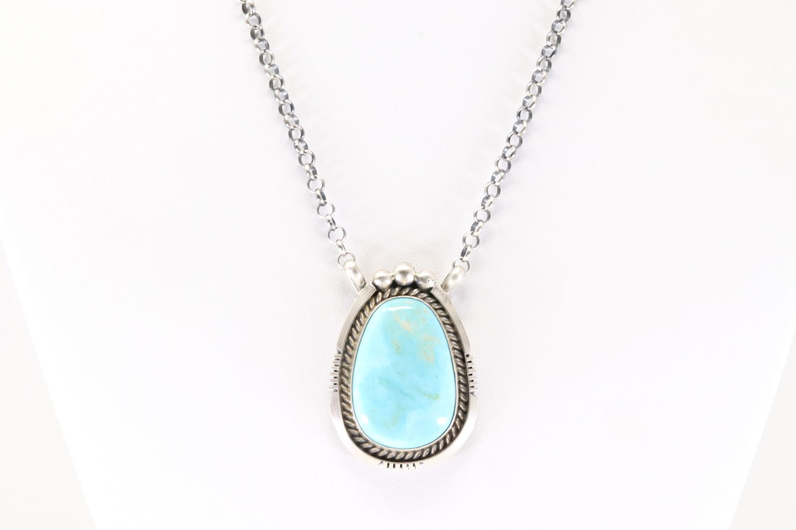 Native America Navajo Sterling Silver Kingman Turquoise Necklace By Alfred Martinez. (1 of 4)