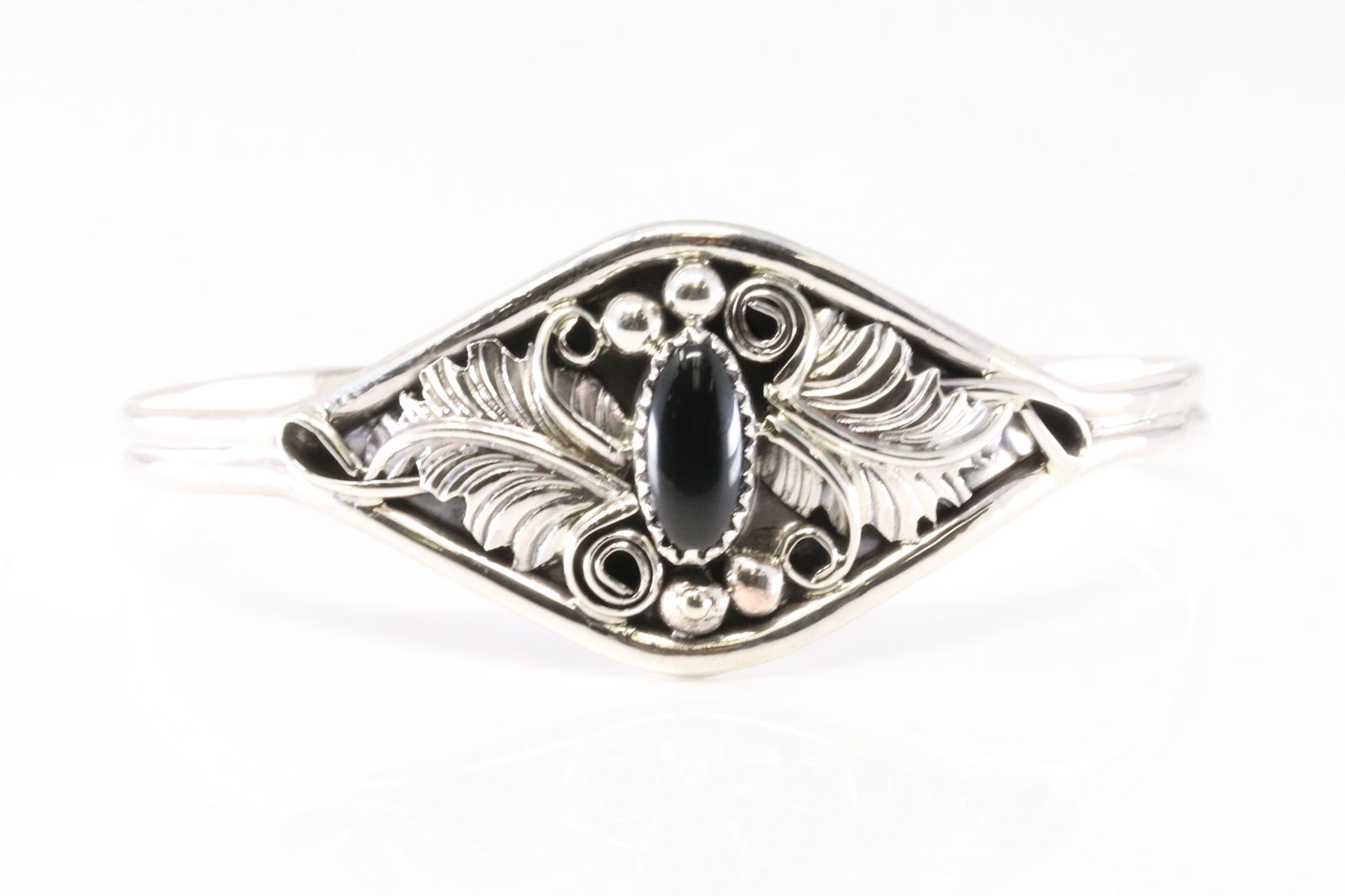 Native America Navajo Sterling Silver Black Onyx Bracelet Cuff By Harry B. Yazzie.: This is a Native America Navajo Sterling Silver Black Onyx Bracelet Cuff By Harry B. Yazzie.