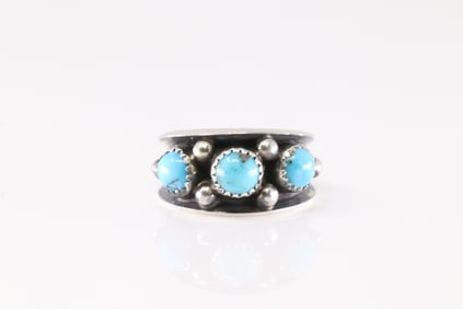 Native America Sterling Silver Turquoise Ring 3 Stone.