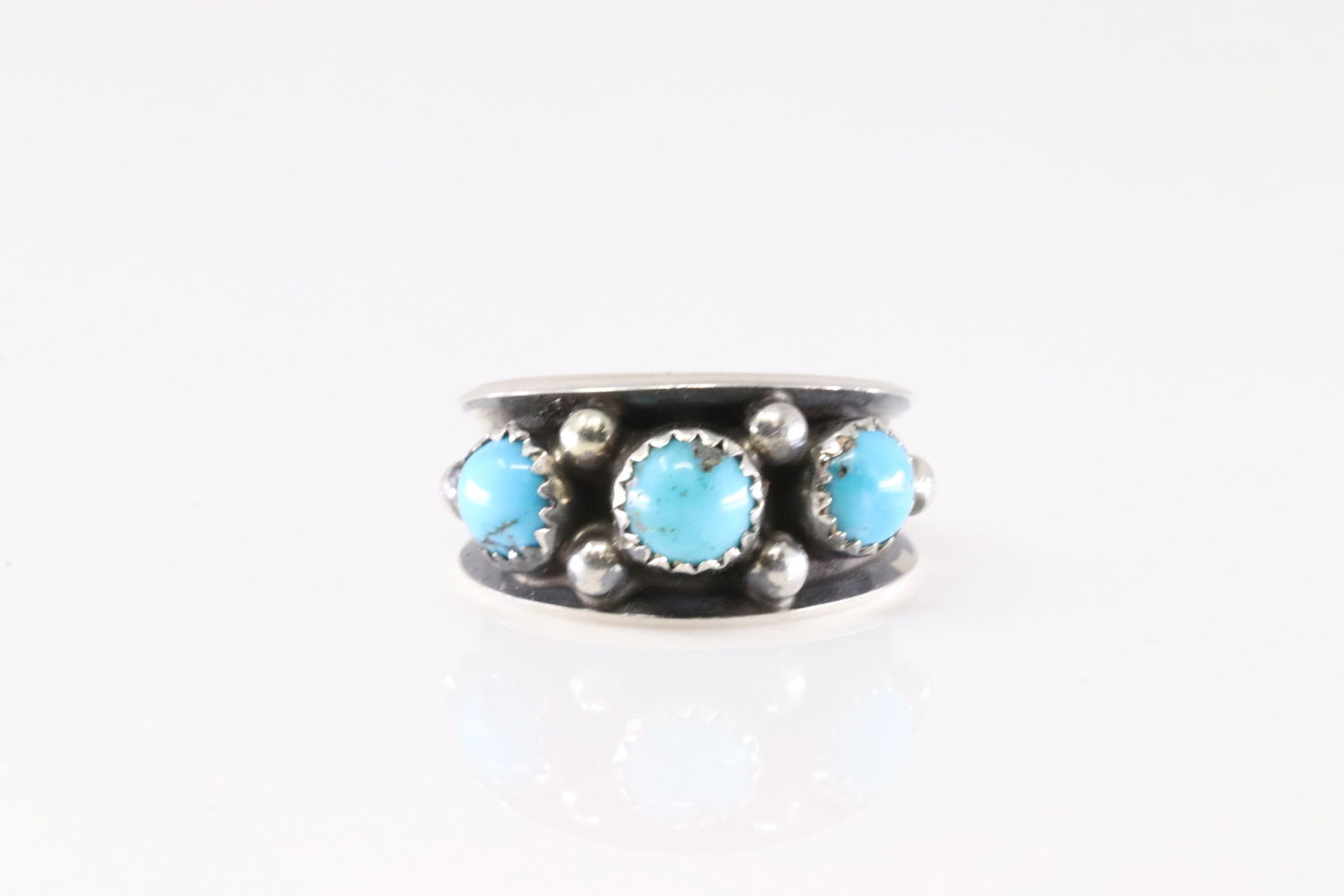 Native America Sterling Silver Turquoise Ring 3 Stone.: This is a Native America Sterling Silver Turquoise Ring 3 Stone Ring size: 8.50.