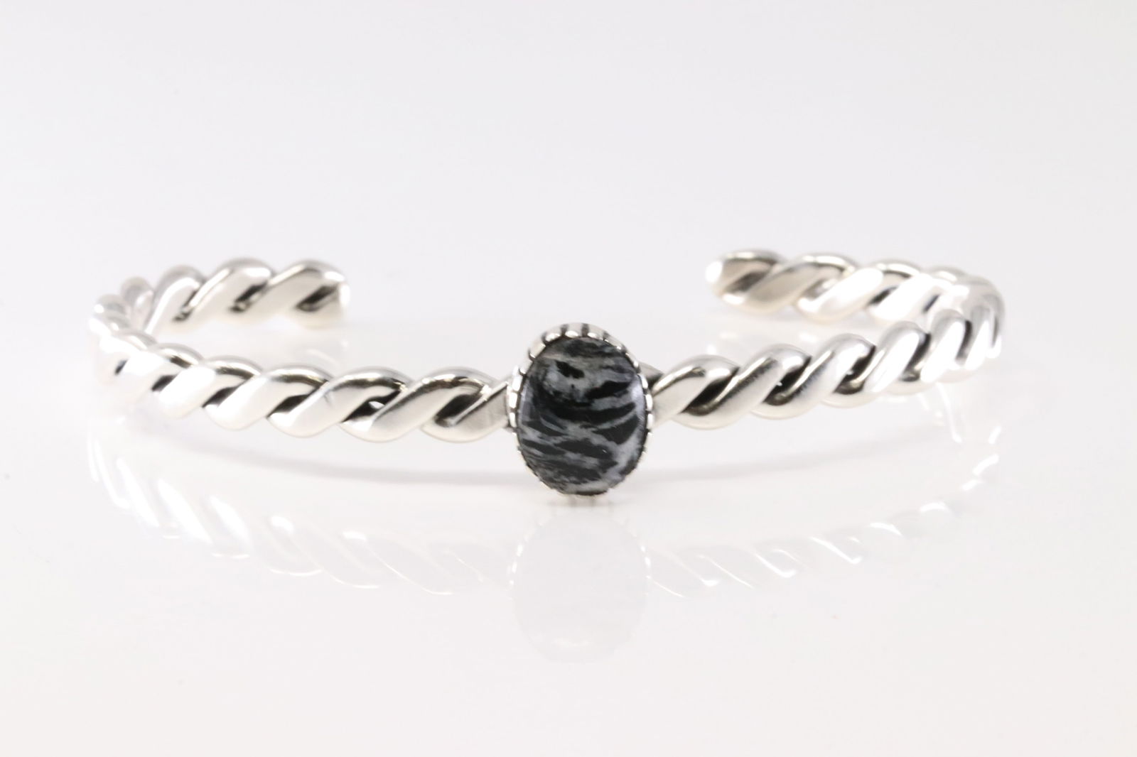 Native America Navajo Sterling Silver White Buffalo Bracelet Cuff By Ryntanna Yazzie. (1 of 4)