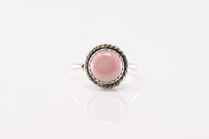 Native America Navajo Sterling Silver Pink Conch Ring By Esther White. (Stamp Inside)