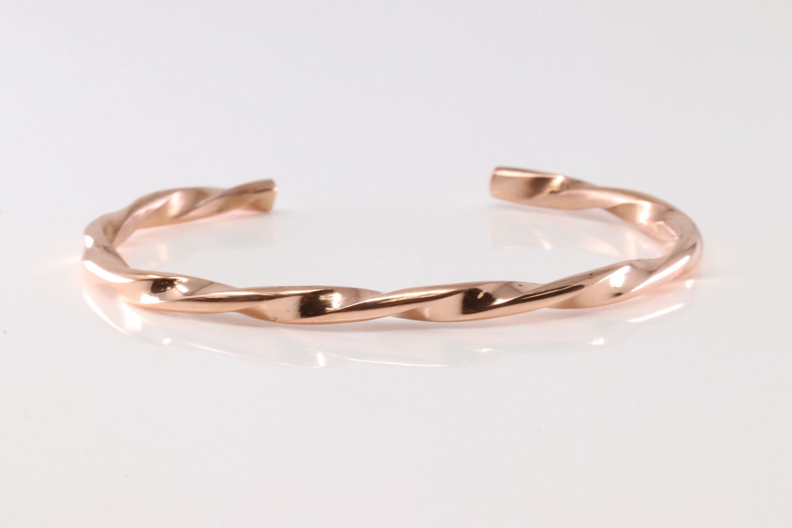Native America Navajo Copper Bracelet Cuff By Elaine Tahe.: This is a Native America Navajo Copper Bracelet Cuff By Elaine Tahe.