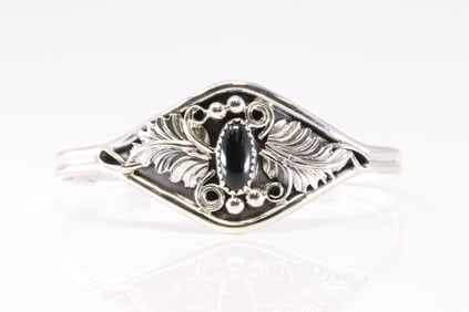 Native America Navajo Sterling Silver Black Onyx Bracalet Cuff By Harry B. Yazzie.