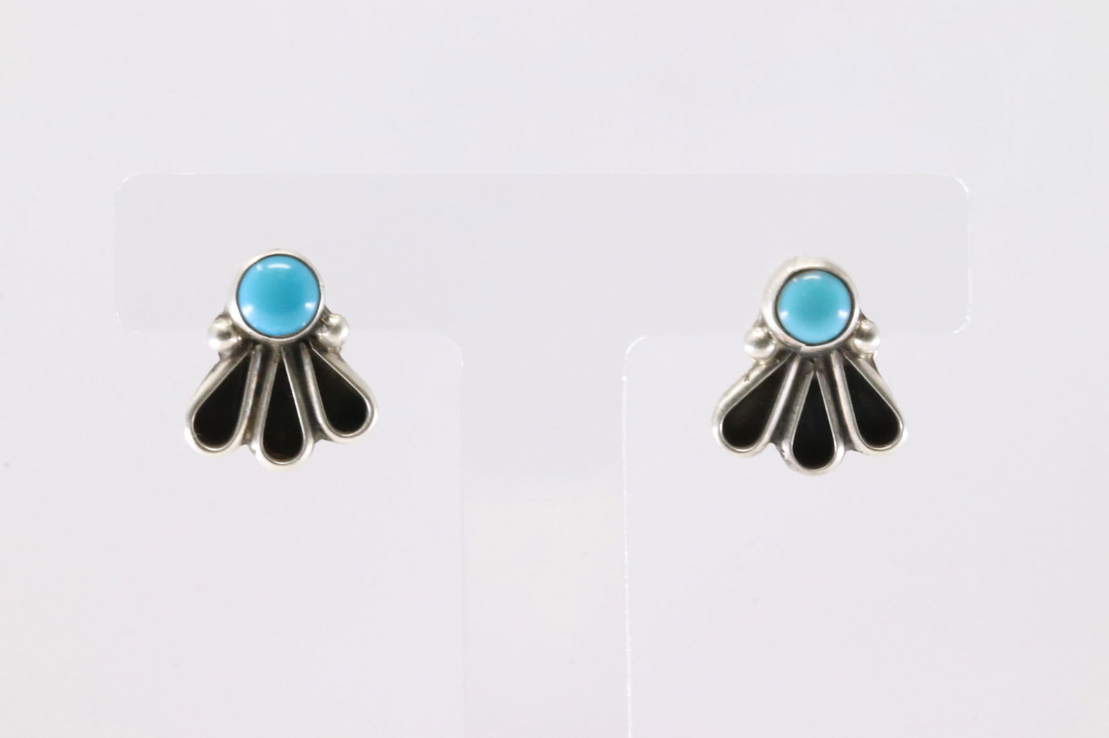 Native America Navajo Sterling Silver Kingman Turquoise Post Earring's By Geraldine James.: This is a Native America Navajo Sterling Silver Kingman Turquoise Post Earring's By Geraldine James.