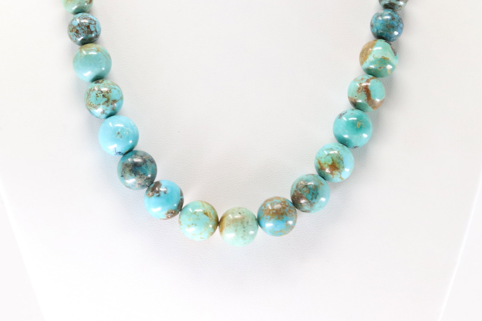 Native America Sterling Silver Turquoise Pearl Beaded Necklace.: This is a Native America Sterling Silver Turquoise Pearl Beaded Necklace. Necklace Length: 16.00.