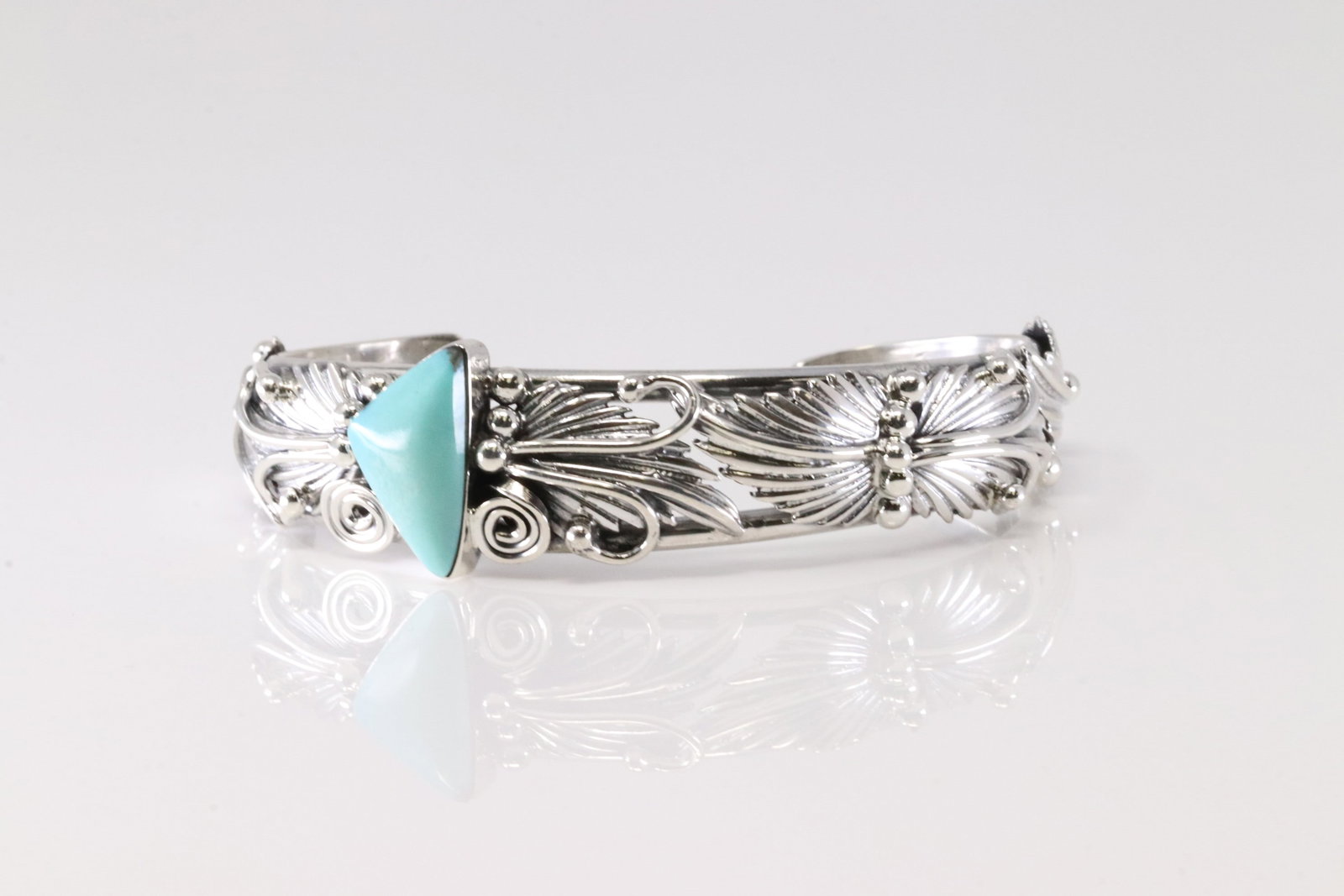 Native America Navajo Sterling Silver Turquoise Feather Bracelet Cuff By Emerson Delgarito. From R.B: This is a Native America Navajo Sterling Silver Turquoise Feather Bracelet Cuff By Emerson Delgarito. From R.B Company. Stamp R.B.