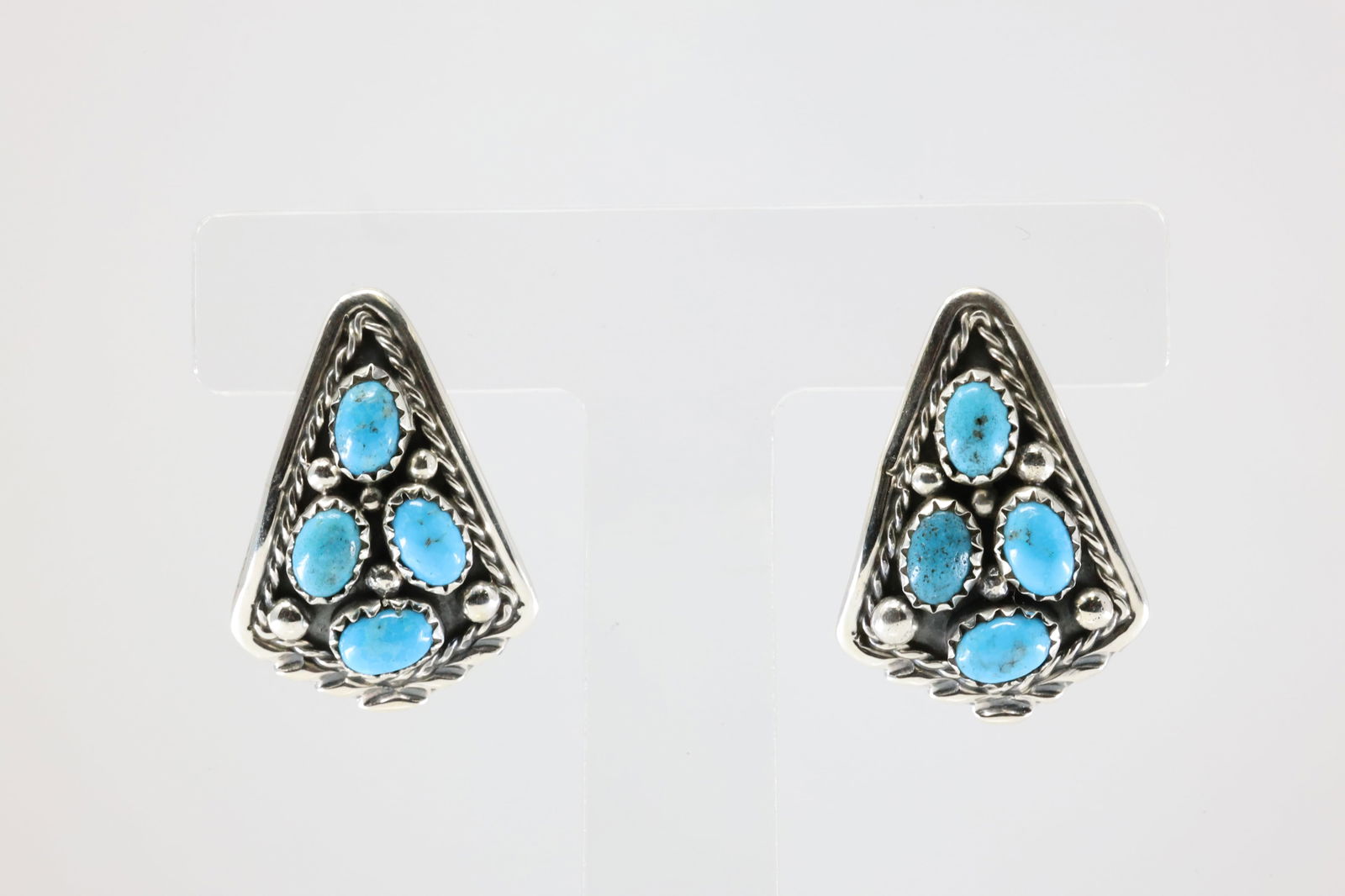 Native America Navajo Sterling Silver Kingman Turquoise Post Earring's By Melvin Chee.: This is a Native America Navajo Sterling Silver Kingman Turquoise Post Earring's By Melvin Chee. Stamp Chee.