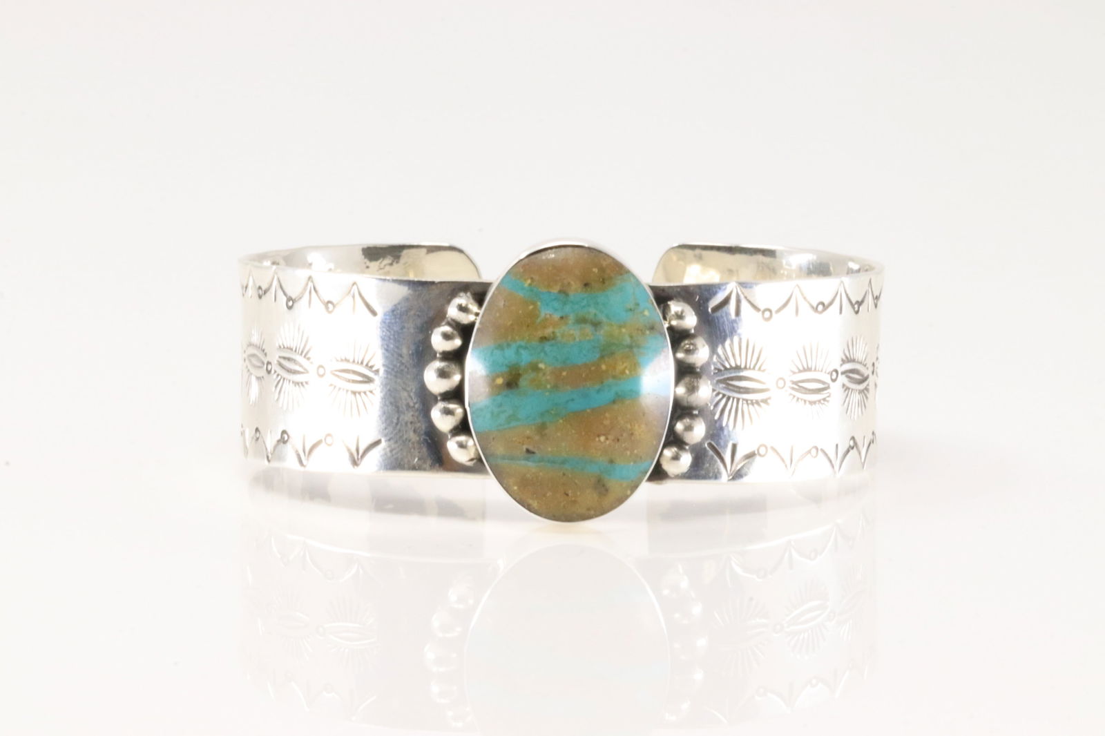 Native America Navajo Sterling Silver Kingman Turquoise Bracelet Cuff By Daniel Dakai.: This is a Native America Navajo Sterling Silver Kingman Turquoise Bracelet Cuff By Daniel Dakai.