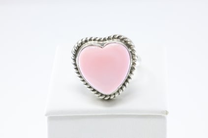 Native America Sterling Silver Pink Conch Shell Heart Ring.