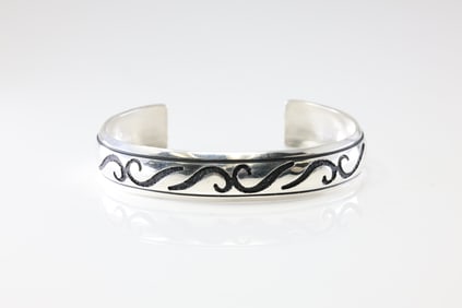 Native America Navajo Sterling Silver Solid Waves Bracelet Cuff By T/R Singer.