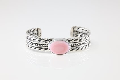 Native America Navajo Sterling Silver Pink Conch Bracelet Cuff By Roy Tom.