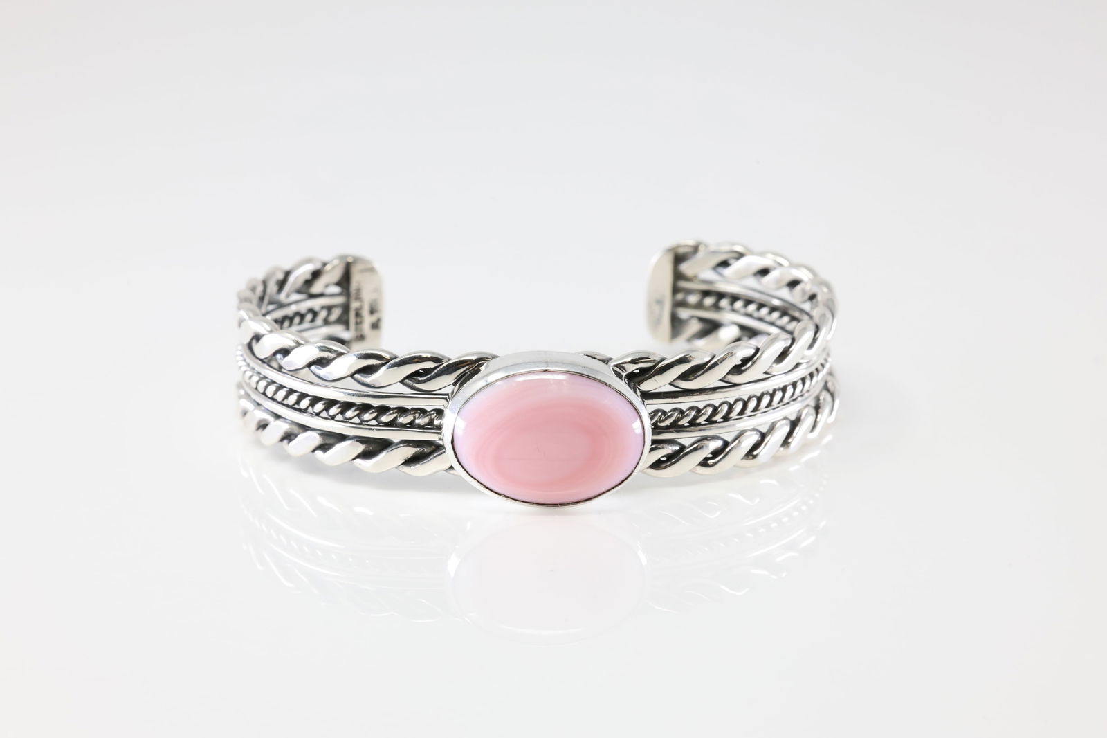Native America Navajo Sterling Silver Pink Conch Bracelet Cuff By Roy Tom. (1 of 4)