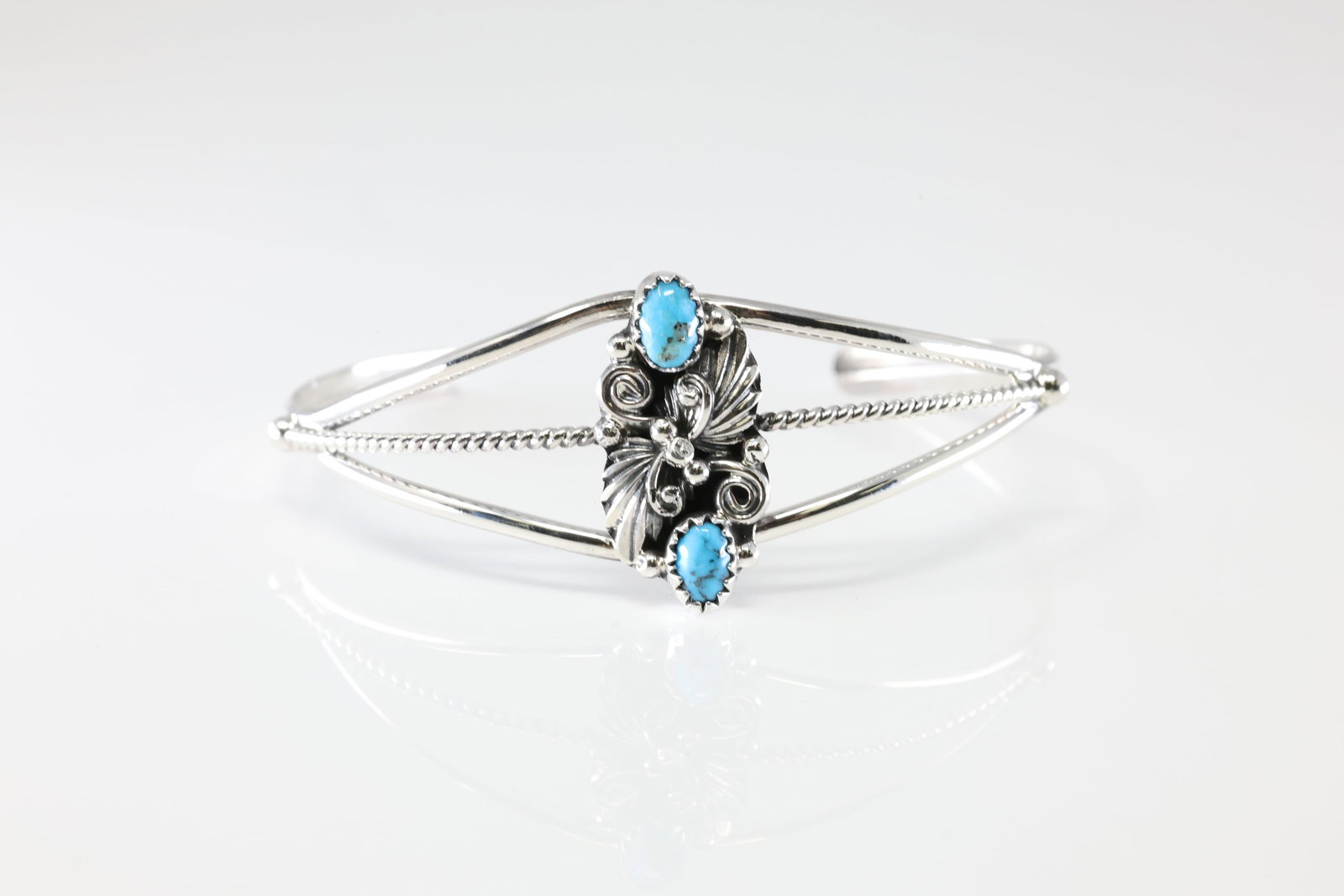 America Sterling Silver Turquoise Bracelet Cuff.: This is a America Sterling Silver Turquoise Bracelet Cuff.