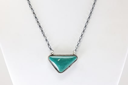 Native America Navajo Sterling Silver Kingman Turquoise Necklace By Johnny Dixon.
