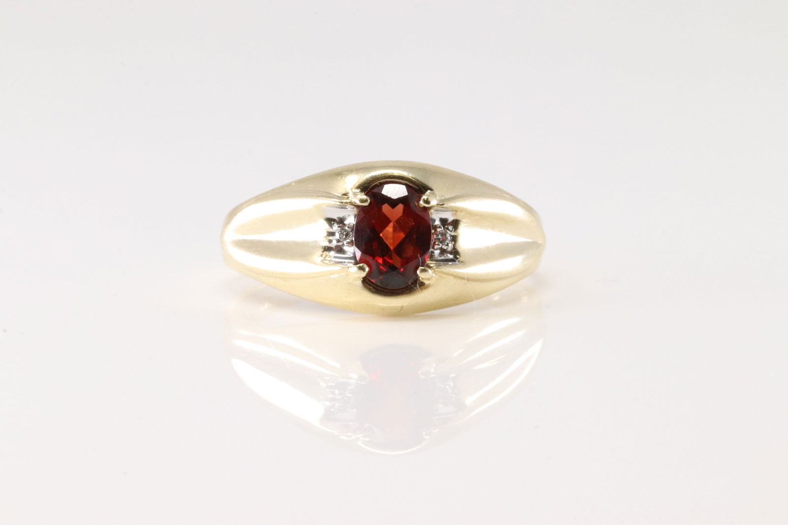 Ruby & Diamond Ring 10Kt. (1 of 4)