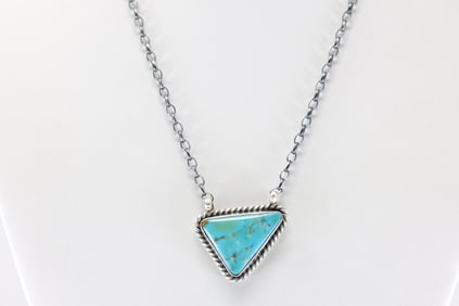 Native America Navajo Sterling Silver Kingman Turquoise Necklace By Johnny Dixon.