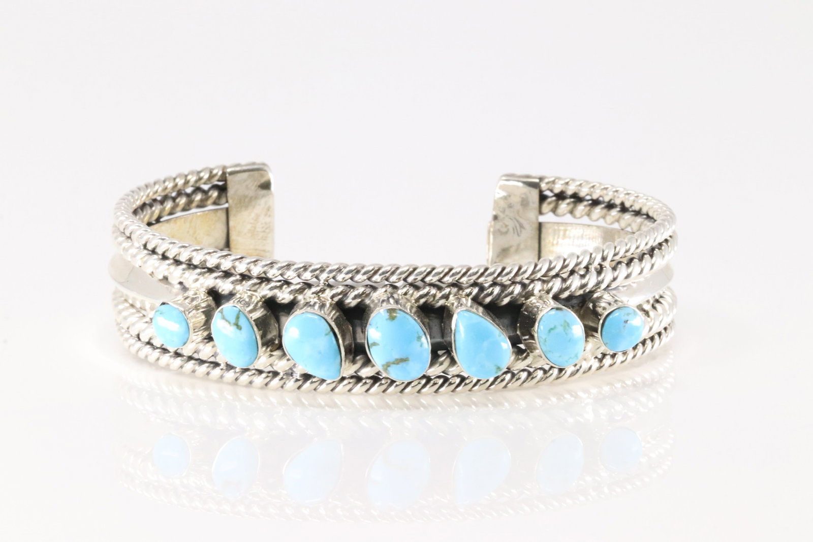 Native America Sterling Silver Turquoise Bracelet Cuff.: This is a Native America Sterling Silver Turquoise Bracelet Cuff.