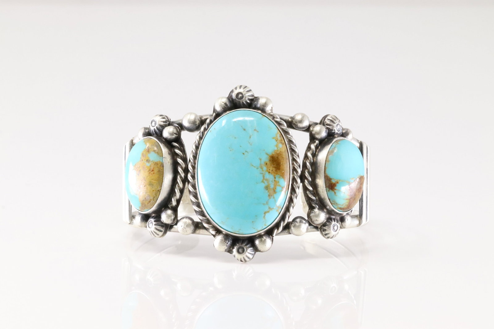 Native America Navajo Sterling Silver Kingman Turquoise Bracelet Cuff By Augustine Largo.: This is a Native America Navajo Sterling Silver Kingman Turquoise Bracelet Cuff By Augustine Largo. Stamp A.L. Total weight: 54.30 Grams.