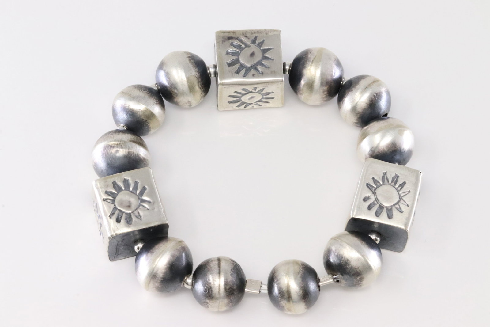 Native America Navajo Sterling Silver Stretch Pearl Beaded / Stamped Bracelet By Tysha Aparicio. (1 of 3)
