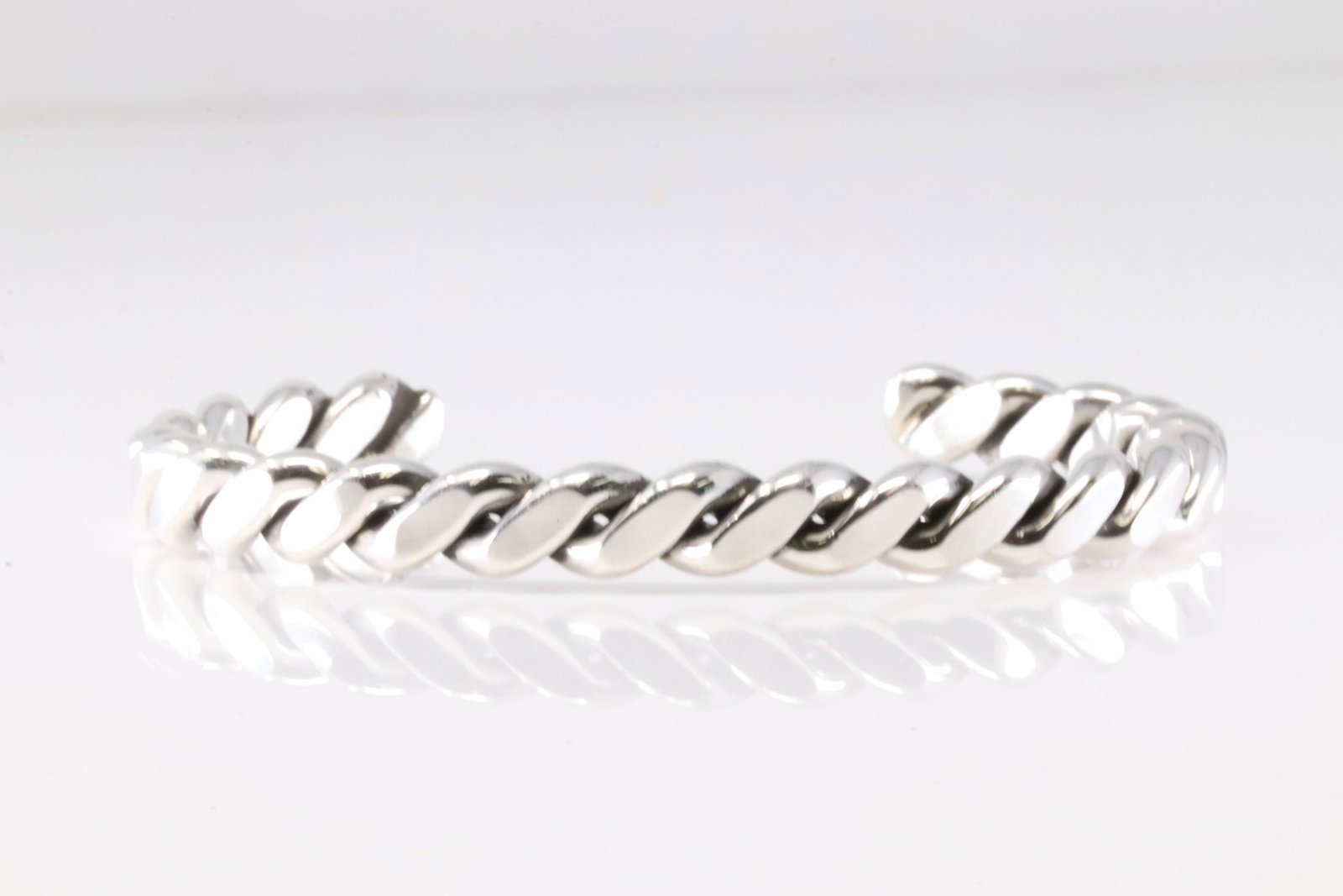 America Sterling Silver Solid Bracelet Cuff.: This is a America Sterling Silver Solid Bracelet Cuff.