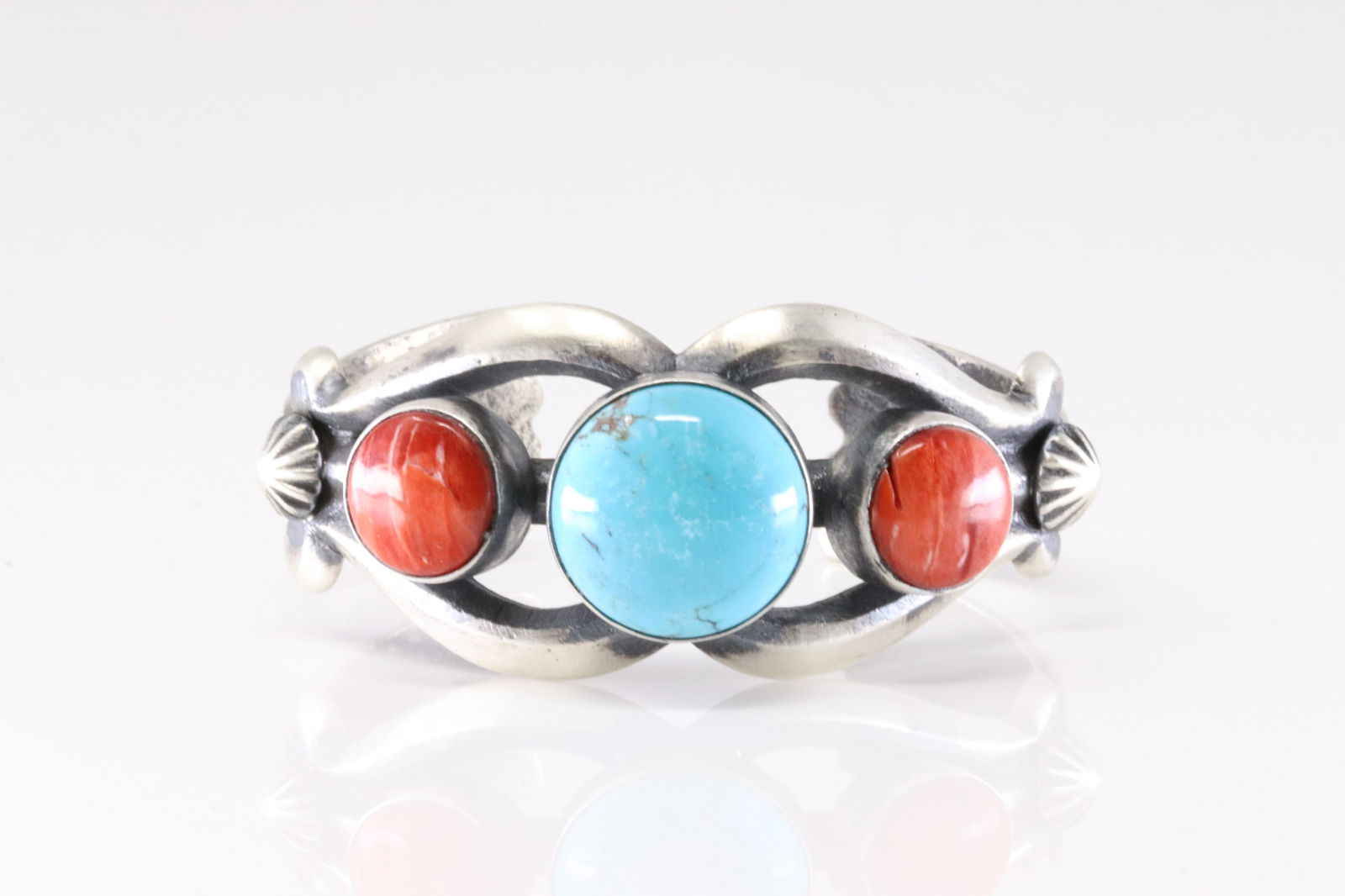 Native America Navajo Sterling Silver Spiny Oyster & Turquoise Bracelet Cuff By Chimney Butte.: This is a Native America Navajo Sterling Silver Spiny Oyster & Turquoise Bracelet Cuff By Chimney Butte.