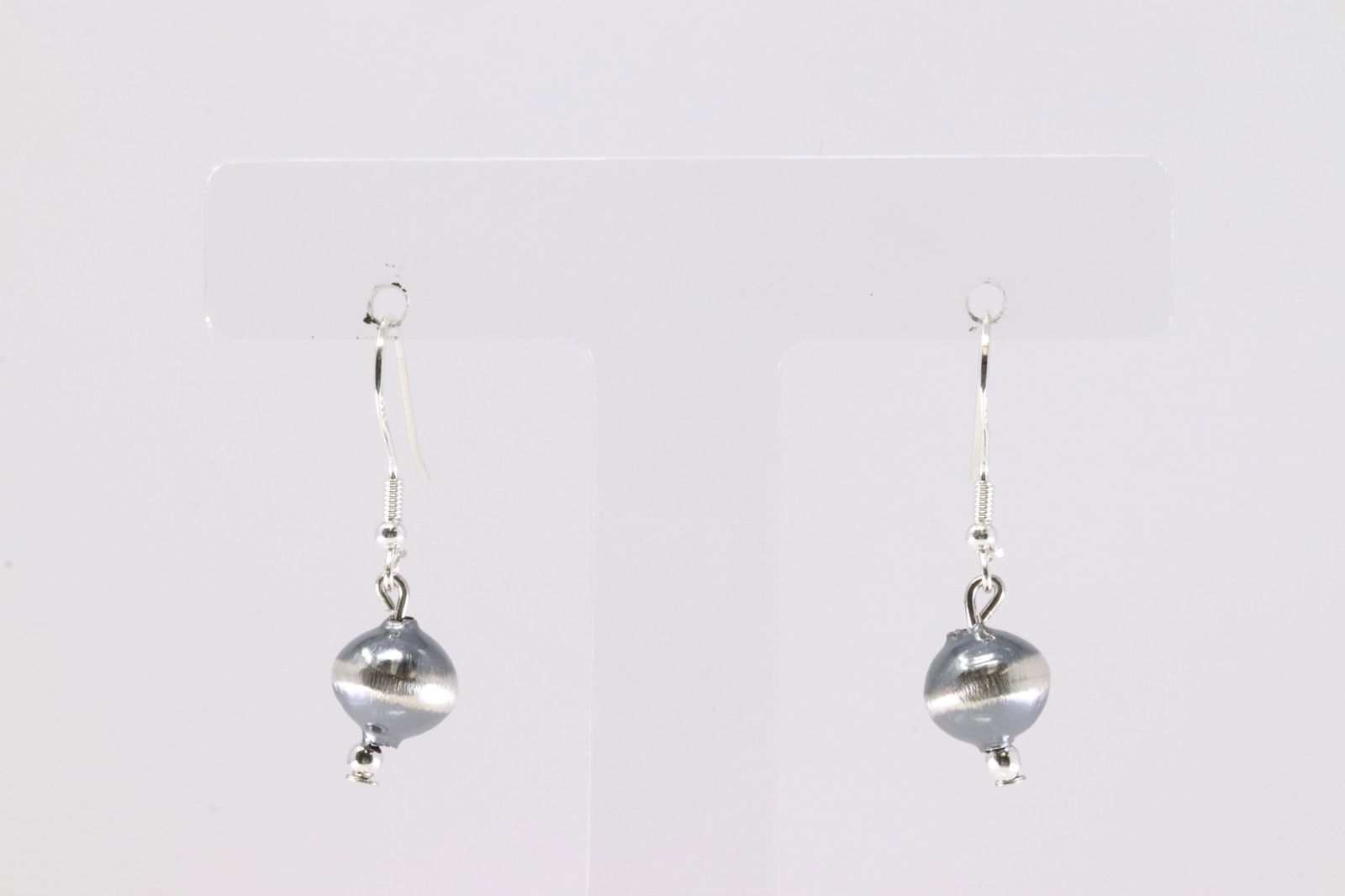 Native America Sterling Silver Pearl Beaded Dangling Earring's.: This is a Native America Sterling Silver Pearl Beaded Dangling Earring's.