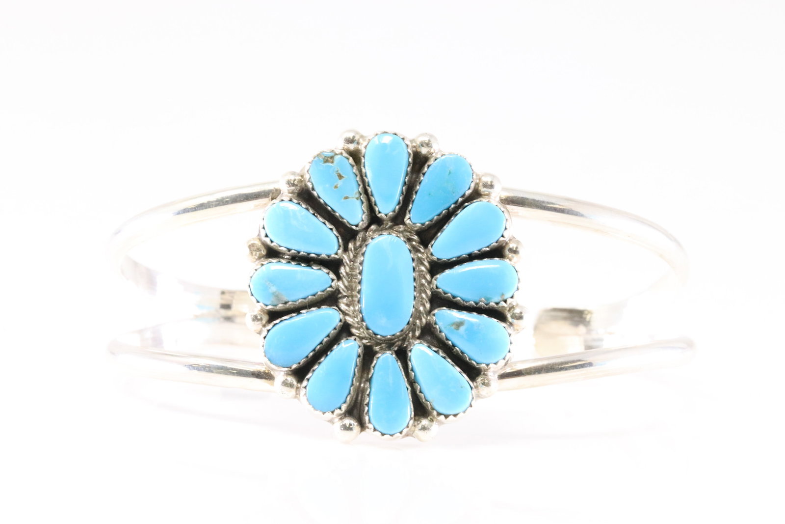 Native America Navajo Sterling Silver Kingman Turquoise Bracelet Cuff By Alicia Wilson.: This is a Native America Navajo Sterling Silver Kingman Turquoise Bracelet Cuff By Alicia Wilson. Stamp A.J.W.