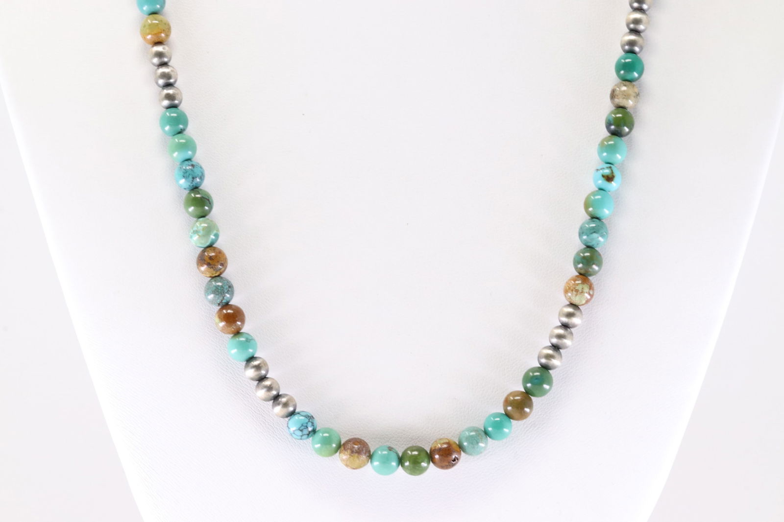 America Sterling Silver Turquoise / Pearl Beaded Necklace.: This is a America Sterling Silver Turquoise / Pearl Beaded Necklace. Neckalce length: 20.00"