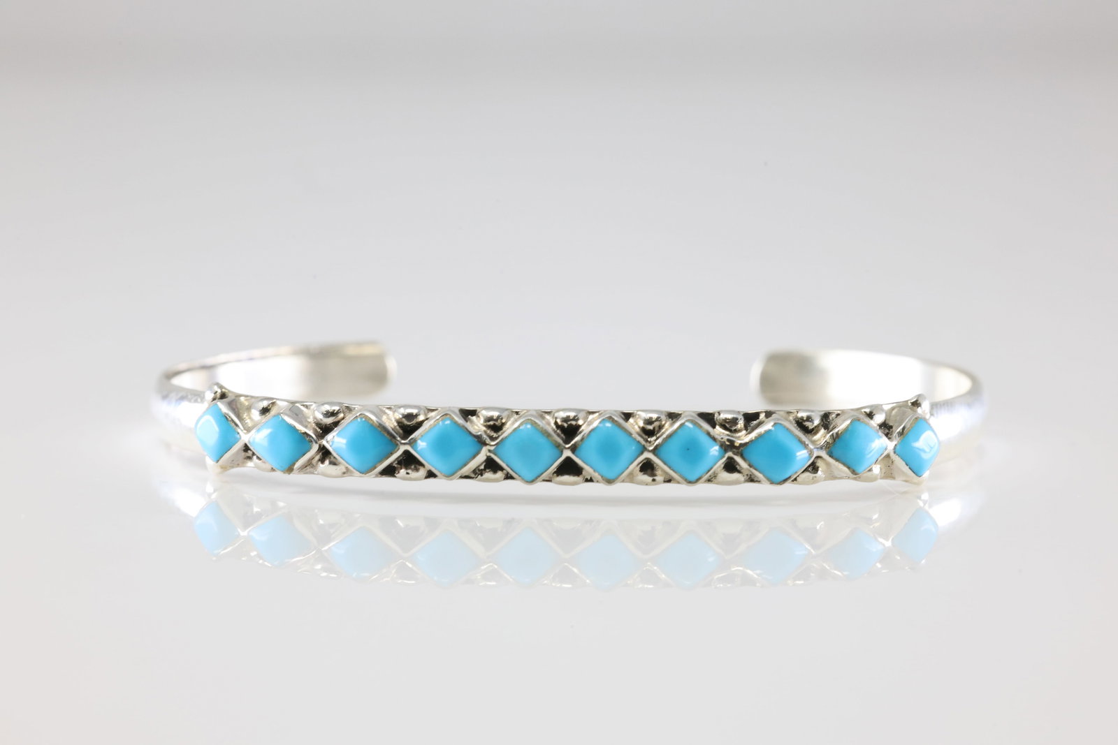 America Navajo Sterling Silver Turquoise Bracelet Cuff.: This is a America Navajo Sterling Silver Turquoise Bracelet Cuff.