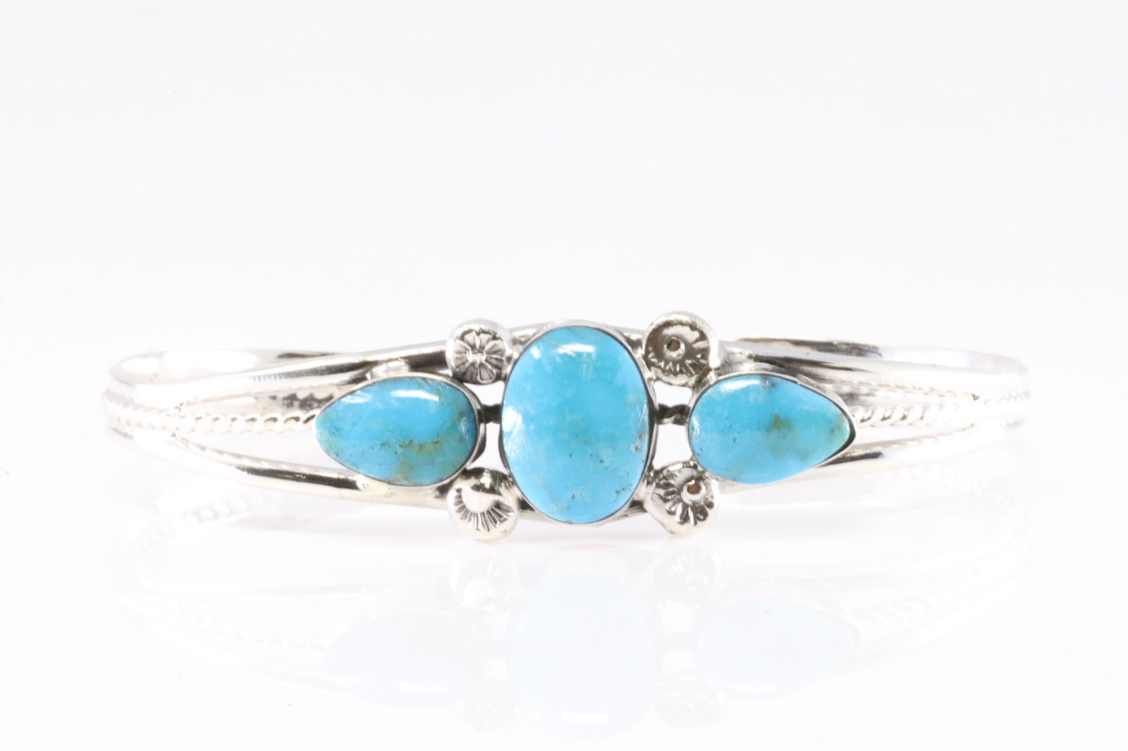 America Sterling Silver Turquoise Bracelet Cuff.: This is a America Sterling Silver Turquoise Bracelet Cuff.