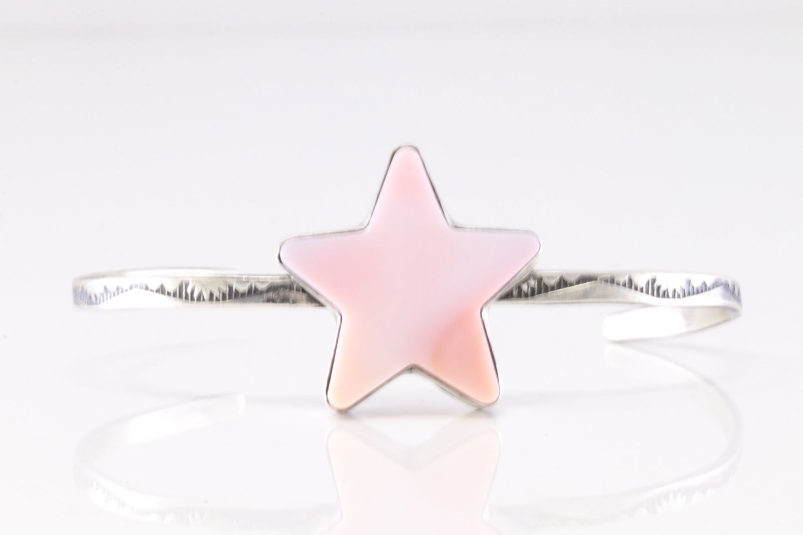 Native America Navajo Sterling Silver Pink Conch Shell Star Bracelet Cuff By Donovan Skeets.: This is a Native America Navajo Sterling Silver Pink Conch Shell Star Bracelet Cuff By Donovan Skeets.