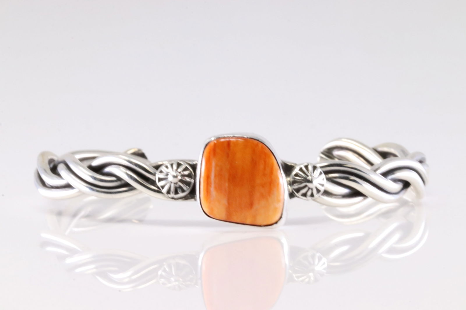 America Sterling Silver Spiny Oyster Bracelet Cuff.: This is a America Sterling Silver Spiny Oyster Bracelet Cuff.