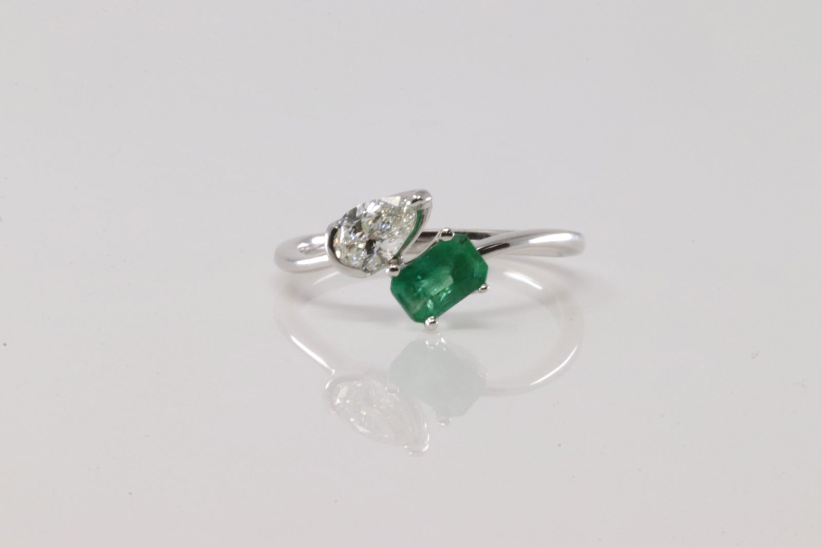 Emerald & Diamond Ring 14Kt.: Ladies 14Kt White Gold Emerald & Diamond Ring. This Elegant Ring has Green Emerald with Pear-Shape Diamond. Diamonds weight: 0.36ct. Emerald weight: 0.40ct. Ring size: 6.50. Total weight: 2.10 Grams.