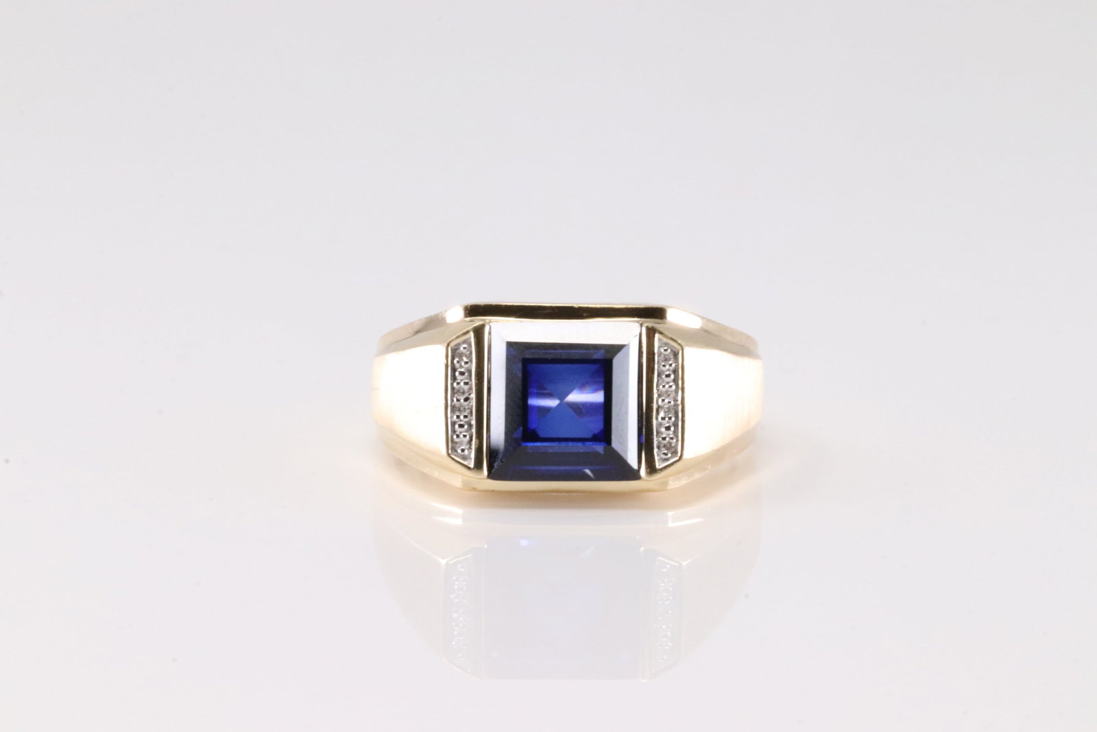 Elegant Sapphire & Diamond Ring 14Kt.: 14Kt Yellow Gold Sapphire & Diamond Ring. This Elegant Ring has Blue Sapphire Gemstone on the center with 4 Sparkling Diamonds to each side. Ring size: 12.50. Total weight: 7.80 Grams.