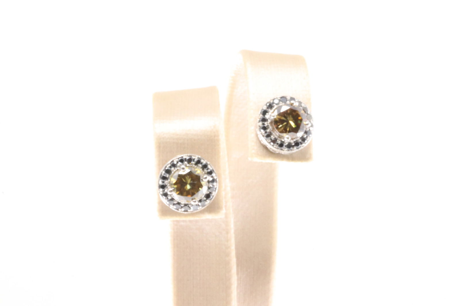 Champagne &White Black Diamond Stud Earring 14Kt.: 14Kt White Gold champagne Diamond Stud Earring. This stud earring's has 2 round champagne diamonds with an total of 36 black round diamonds. Diamonds weight approx: 2.00cttw.Total weight: 3.80 Grams.