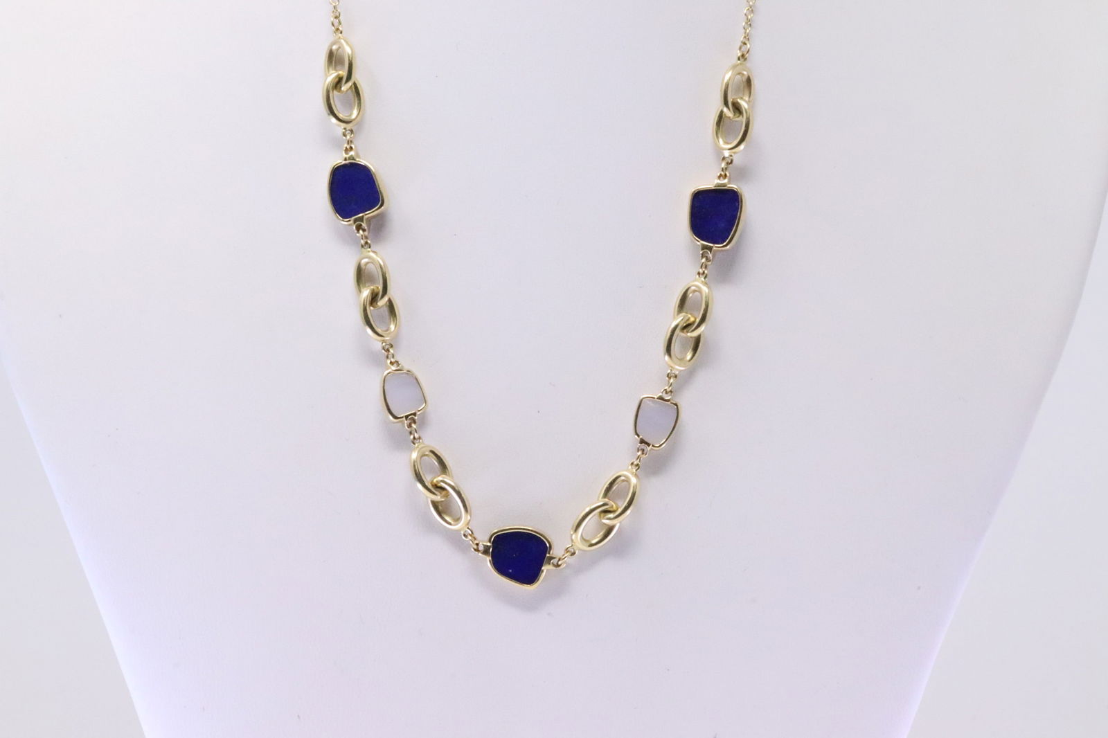 Lapis & Pearl Necklace 14Kt.: Ladies 14Kt Yellow Gold Lapis & Pearl Necklace. Necklace has Blue Lapis Gemstone with Pearl. Necklace length: 16.00" Total weight: 11.20 Grams.