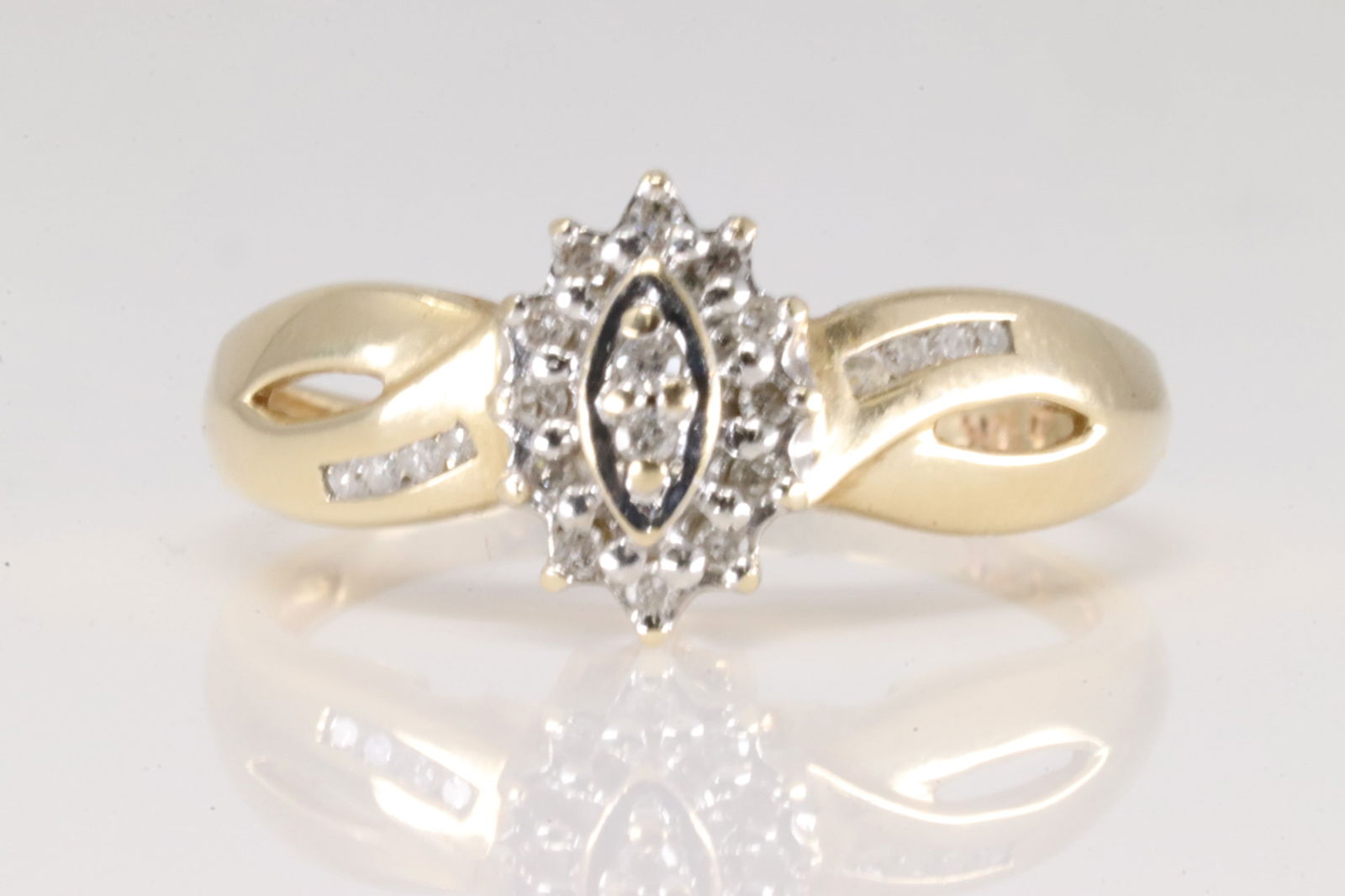 Diamond Ring 10Kt.: Ladies 10Kt Yellow Gold Diamond Ring. This ring has 22 round diamonds. Diamonds weight approx: 0.50ctw. Ring size: 9.75. Total weight: 3.90 Grams.