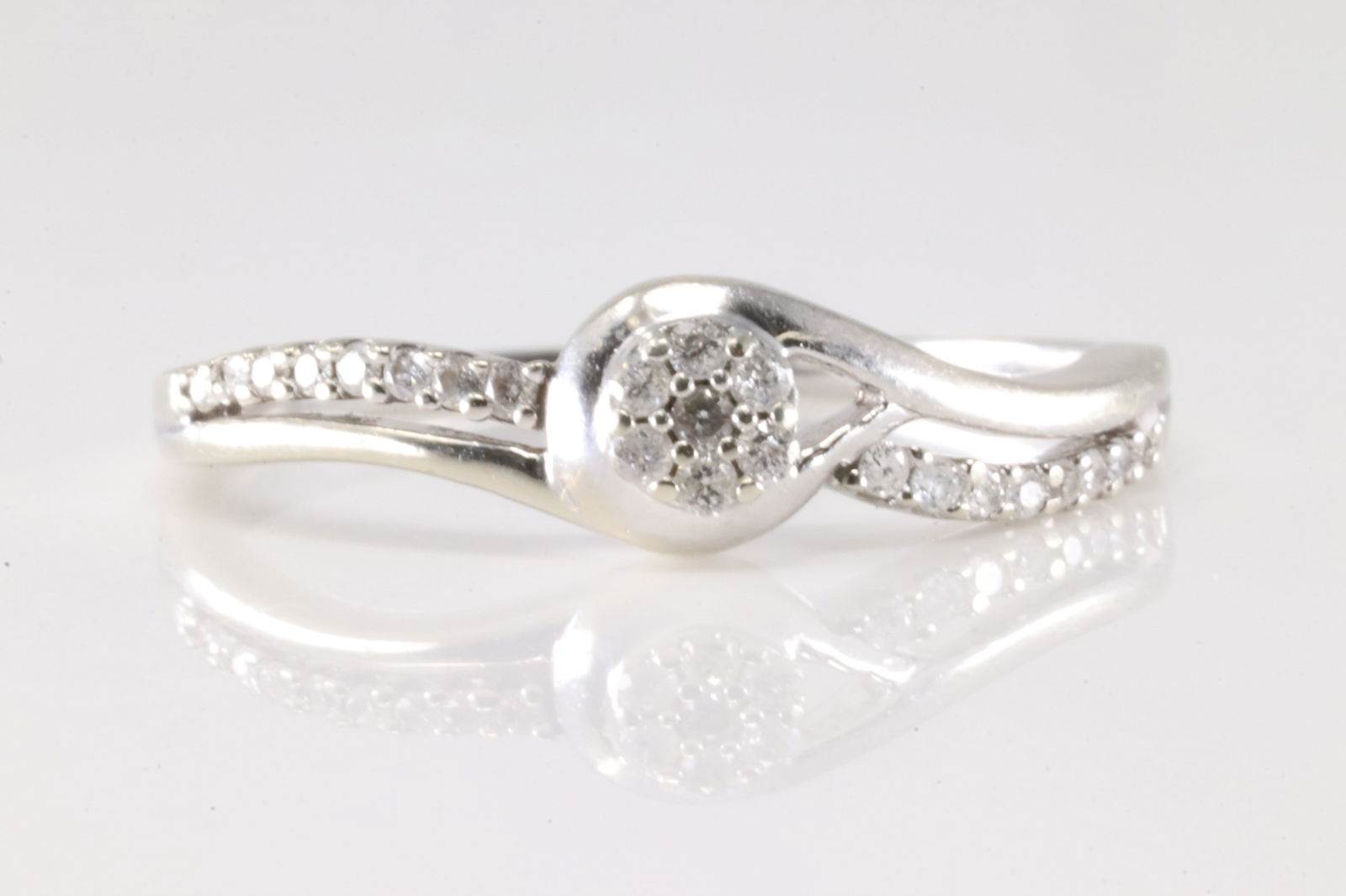 Diamond Ring 14Kt.: Ladies 14Kt White Gold Diamond Ring. This ring has flower on the center with 7 round diamonds and 16 more diamonds to the sides. Diamonds weight approx: 0.30ctw. Ring size: 8.00. Total weight: 2.10